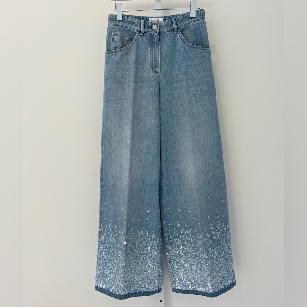CHANEL 25 RUNWAY BLUE WASHED DENIM EMBROIDERED SEQUINS JEANS SIZE FR 36 / US 4